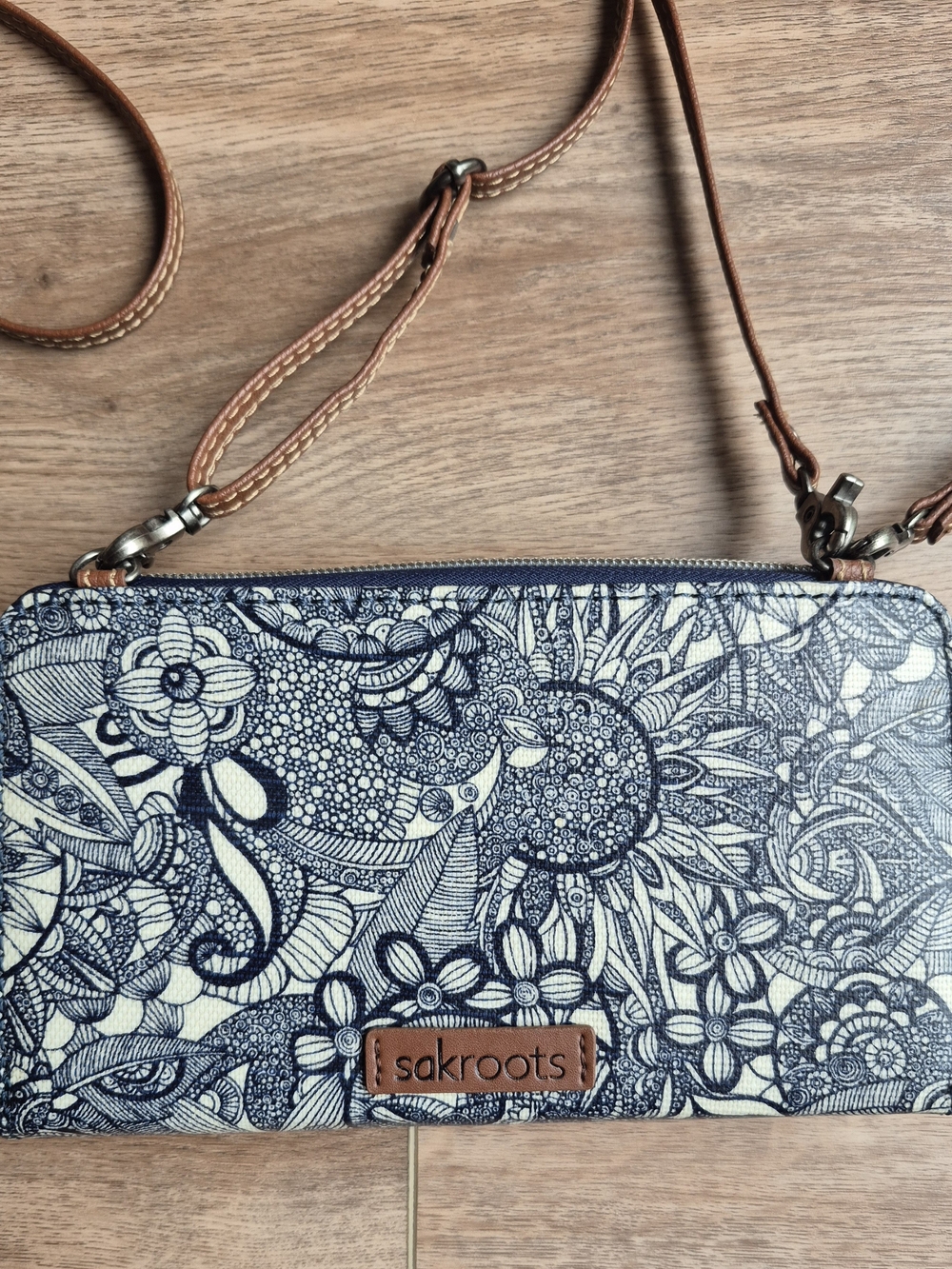 Sakroots Zip Around Wristlet Crossbody Wallet Spirit Desert Artist Circle